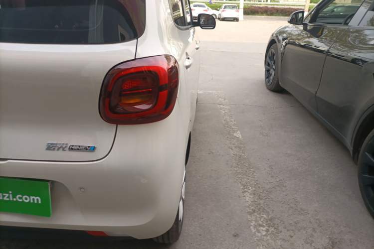 Used Wuling Hongguang MINIEV 2025 Four-Door Version Advanced Edition Right Rear Taillight