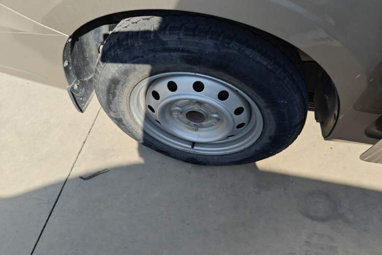 Used Wuling Hongguang V 2019 1.5L Jingqu Edition Sealed-Window Vehicle China VI LAR
