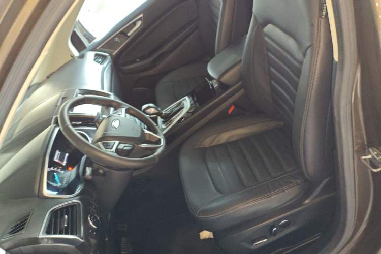 Used Ford Edge 2015 2.0T GTDi Two-Wheel-Drive High-Line Version