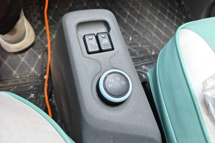 Used Dongfeng Fengon MINIEV 2022 Shishi Style Luxury Version Gear Lever