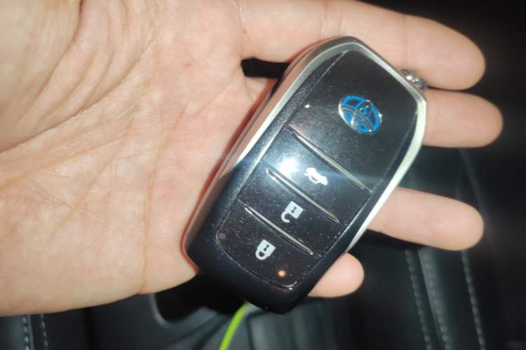 Used Toyota Corolla 2017 Revised Dual-Engine 1.8L E-CVT Elite Edition Vehicle Key