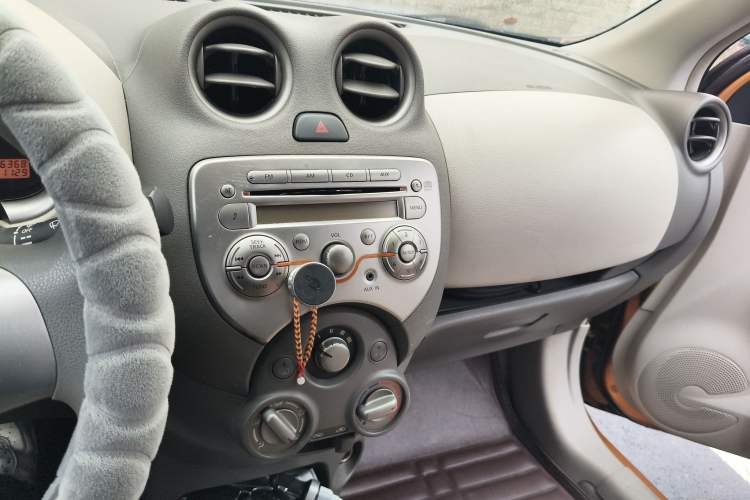 Used Nissan March 2010 1.5L Automatic Easy-Drive Version Audio And AC Panel