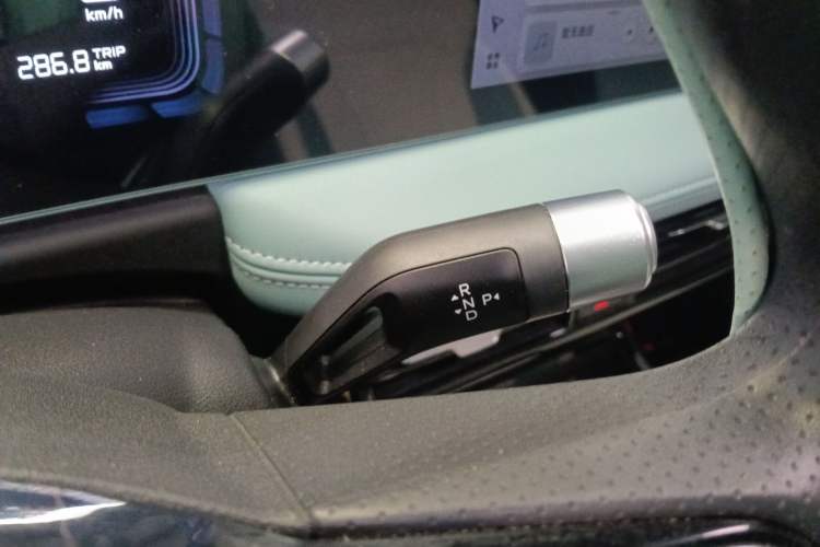 Used Geometry E Firefly 2024 301km Starlight
