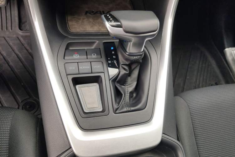 Used Toyota RAV4 2023 2.0L CVT Two-Wheel Drive Urban Edition
