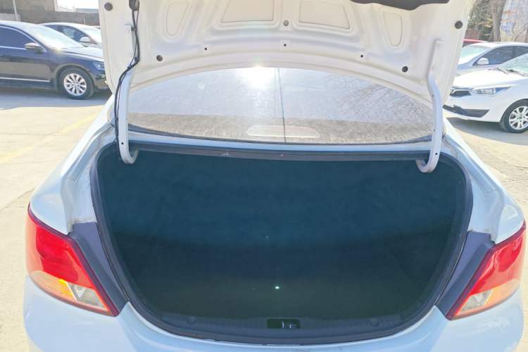 Used Hyundai Verna (older generation) 2014 1.4L Manual Smart GLS Trim
