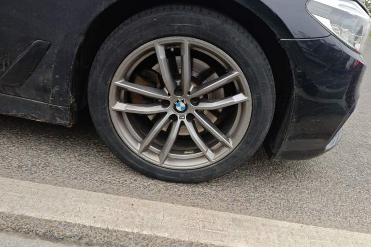 Used BMW 5 Series 2019 Restyled 525i M Sport Package Right Front Wheel Hub