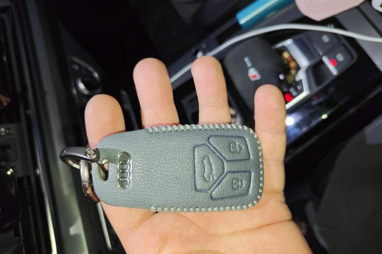 Used Audi Q5L Sportback 2022 40 TFSI Luxury Model Vehicle Key