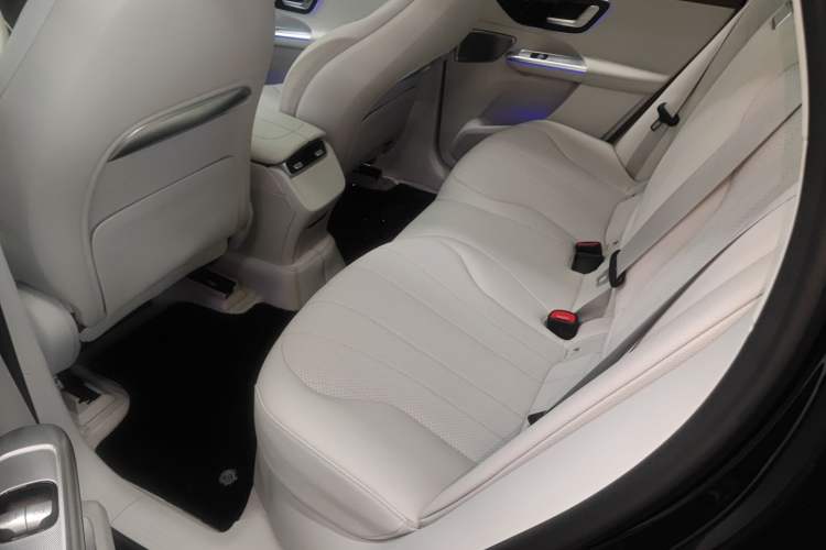 Used Mercedes-Benz EQE SUV 2024 500 4MATIC Luxury Edition Left Rear Seat