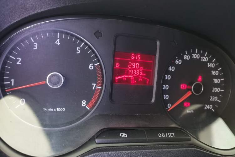 Used Volkswagen Polo 2011 1.4L Manual ZhiLe Edition Odometer Close Up