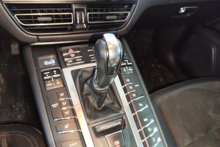 Used Porsche Macan 2018 Macan 2.0T