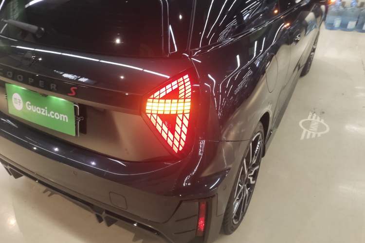 Used MINI Electric COOPER 2024 452km COOPER SE Racing Driver Exterior 3