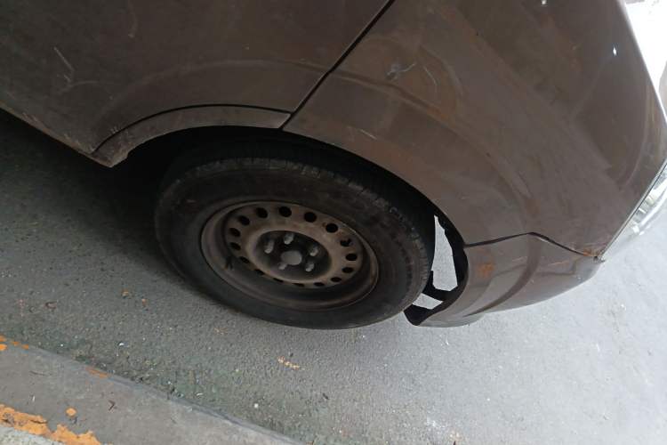 Used Foton Scenic G5 2019 2.0L New Express 6-Seater 1TZ
