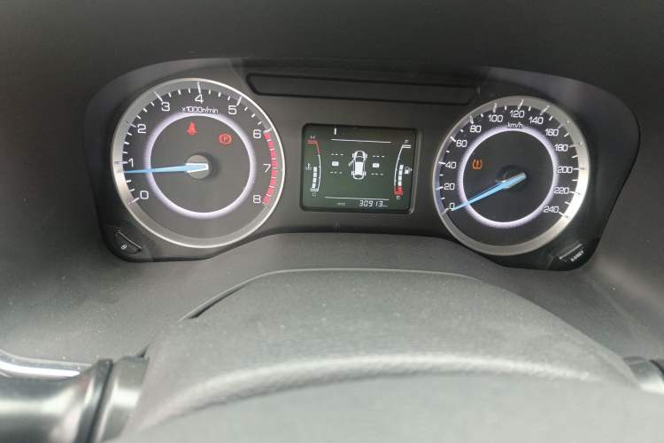 Used Sinotruk VGV U70 2020 1.5T Manual Elite Edition 7-Seater Odometer Close Up