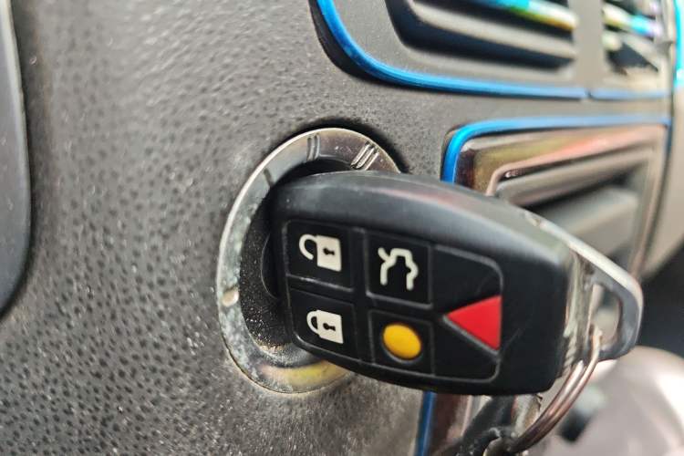 Used Volvo S40 2006 2.4i Vehicle Key