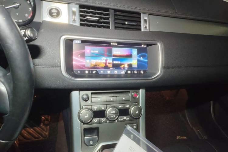 Used Land Rover Range Evoque 2018 240 PS SE Smart Brilliance Edition
