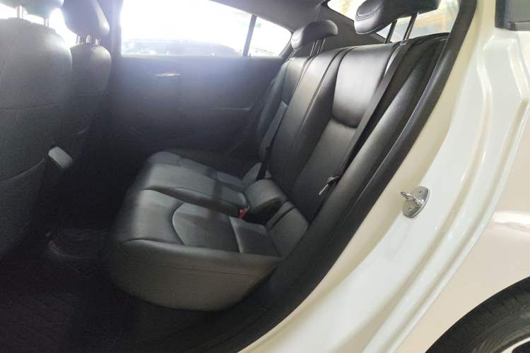 Used Chevrolet Cruze 2018 320 Automatic Pioneer Sunroof Edition Left Rear Seat