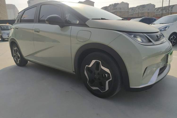 Used BYD Dolphin 2021 405 km Fashion Edition Front Right 45 Deg