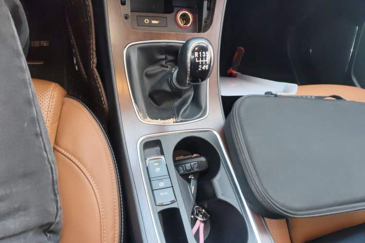 Used Baojun 560 2017 Rhythmic Edition 1.5T Manual Enjoyment Model
