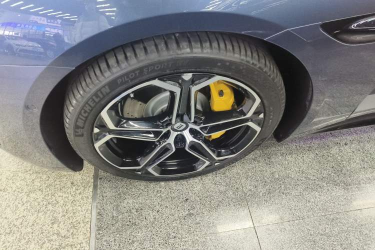 Used Xiaomi Auto SU7 2024 Four-Wheel Drive Ultra-Long Range Advanced Intelligent Driving Max Edition