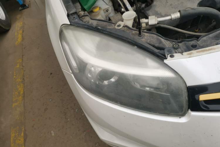 Used Renault Koleos 2014 Revised Version 2.0L Two-Wheel Drive Fashion Edition Right Front Headlight