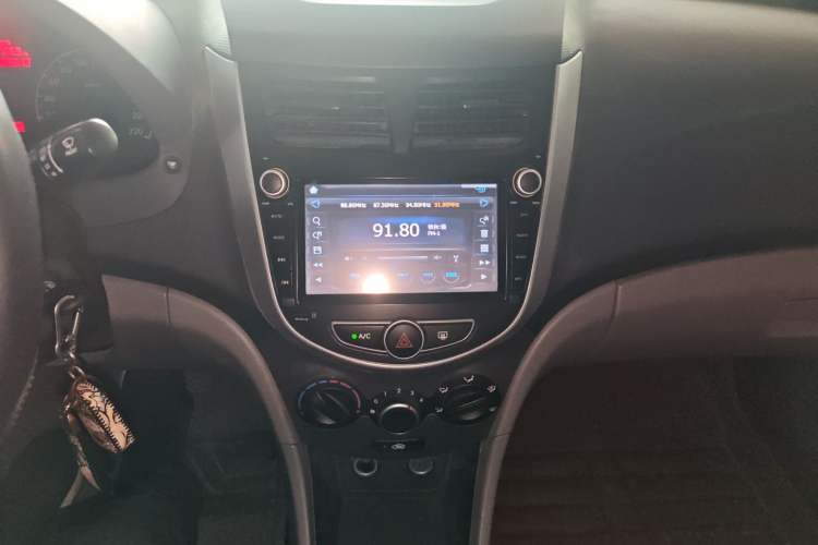 Used Hyundai Verna (older generation) 2016 1.4L Manual Smart GLS Trim Audio And AC Panel