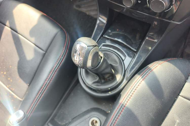 Used Citroen C-Quatre 2013 Sedan 1.6L Manual - Prestige Model Gear Lever