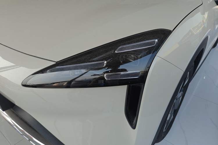 Used Baojun Yunhai 2025 Model 500km Pure Electric Travel Edition Left Front Headlight