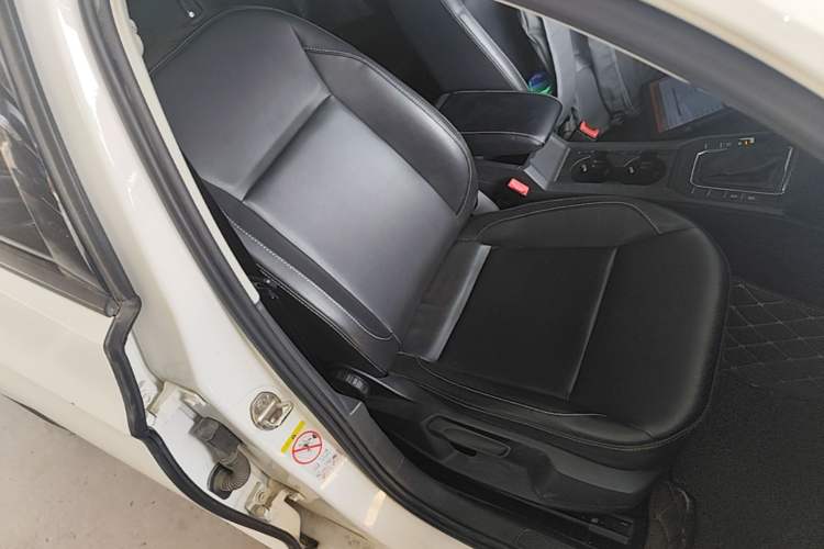 Used Volkswagen Lamando 2017 230TSI DSG Fashion Edition Right Front Seat