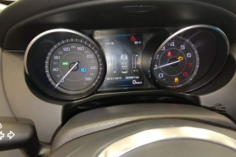 Used Jaguar XE 2015 2.0T 240 PS R-Sport Instrument Cluster