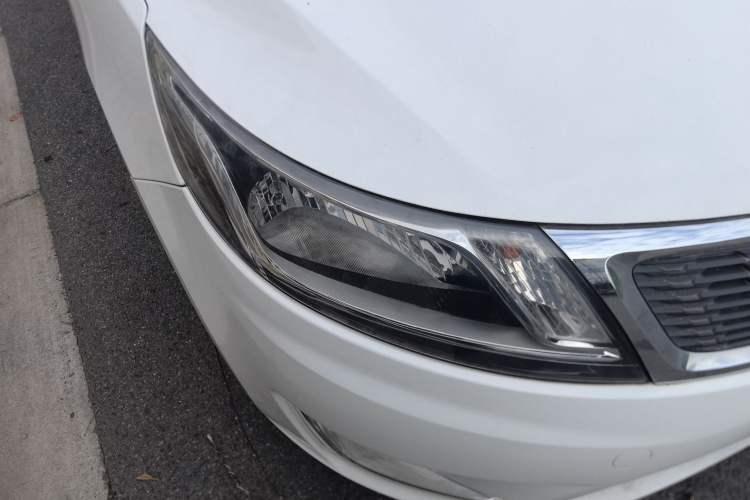 Used Kia K2 2012 Sedan 1.4L Automatic GLS Commemorative Edition Right Front Headlight