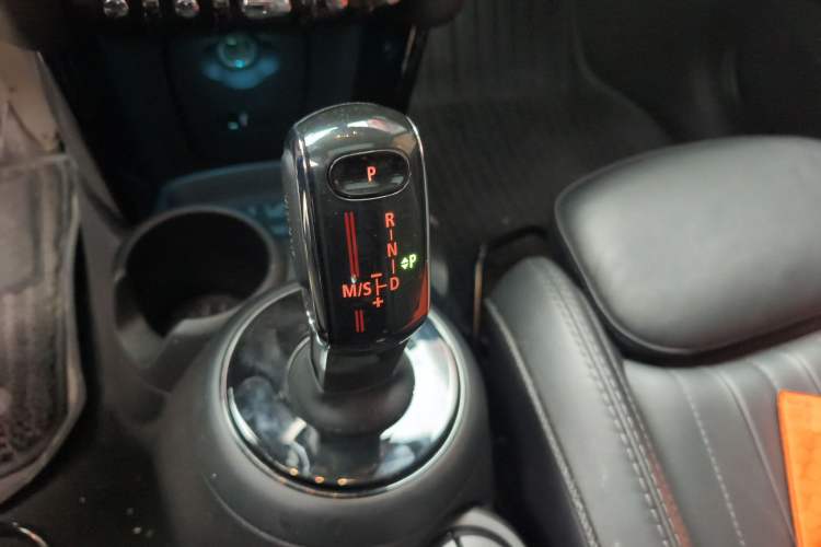 Used MINI 2019 2.0T COOPER S Artist