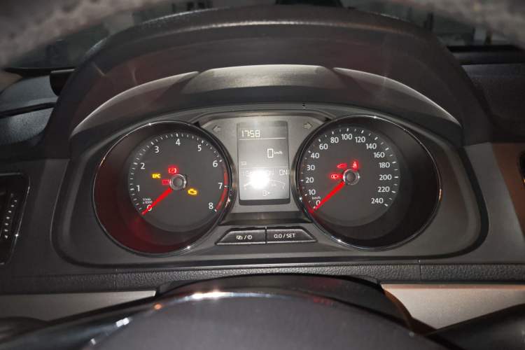 Used Volkswagen Lavida 2015 1.6L Manual Comfort Edition Instrument Cluster