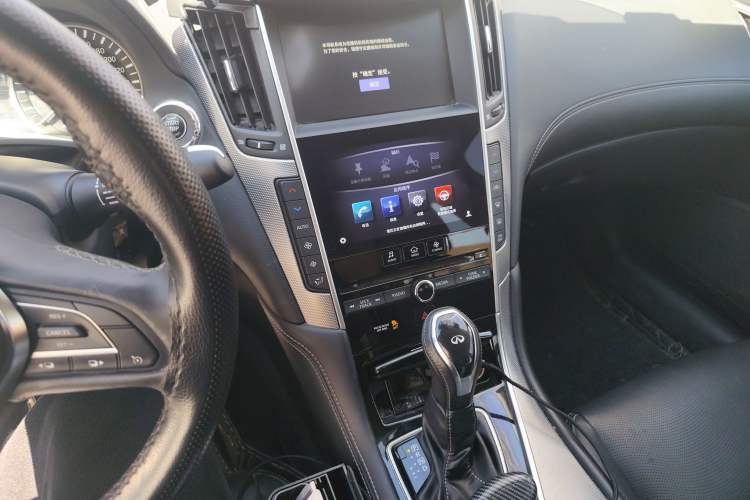 Used Infiniti Q50L 2018 2.0T Enjoyment Version China VI Standard Audio And AC Panel