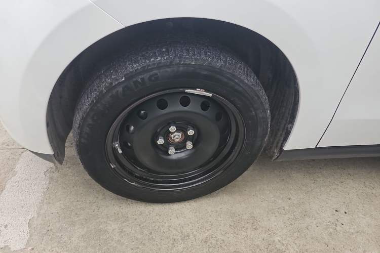 Used JAC Yiwei 3 2024 Zhi'ai Edition 330km Lite Left Front Wheel Hub