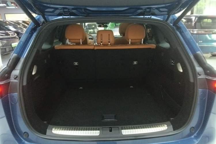 Used XPeng G9 2025 725 with Ultra-Long Range Max Trunk