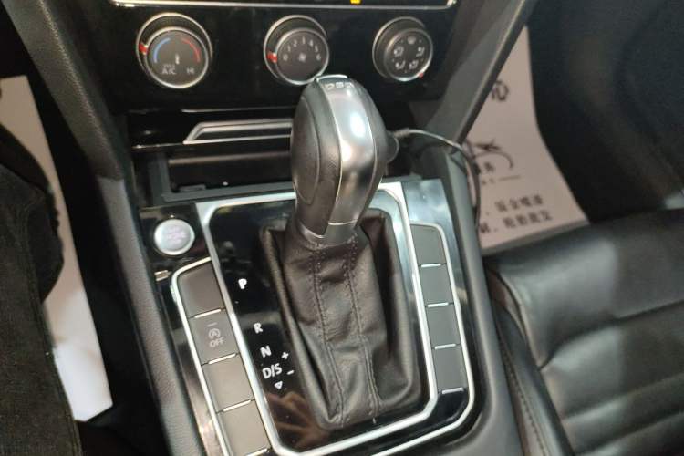 Used Volkswagen Magotan 2019 330TSI DSG Leading Edition China V Standard Gear Lever