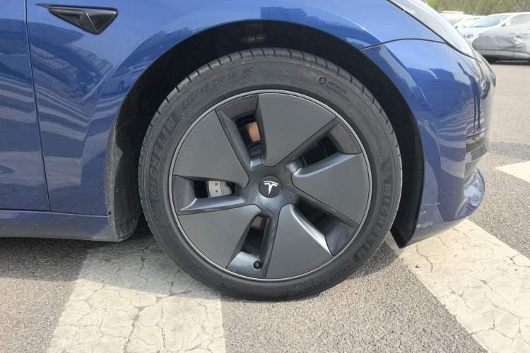 Used Tesla Model 3 2021 Standard Range Rear-Wheel Drive Upgraded Version 3D6 Right Front Wheel Hub