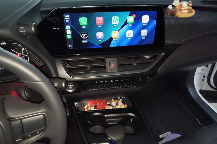 Used Lexus UX 2022 260h Explore-Cool Edition
