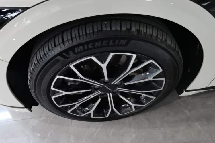 Used Zeekr 007GT 2025 Rear-Drive Intelligent Driving Version 75 kWh Left Front Wheel Hub