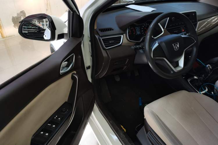 Used Baojun 310W 2017 1.5L Manual Comfort Version China VI Emission Standard