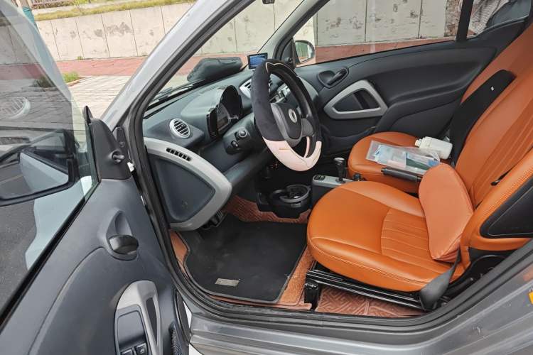 Used smart fortwo 2014 1.0 MHD Hardtop New Year Special Edition Interior 3