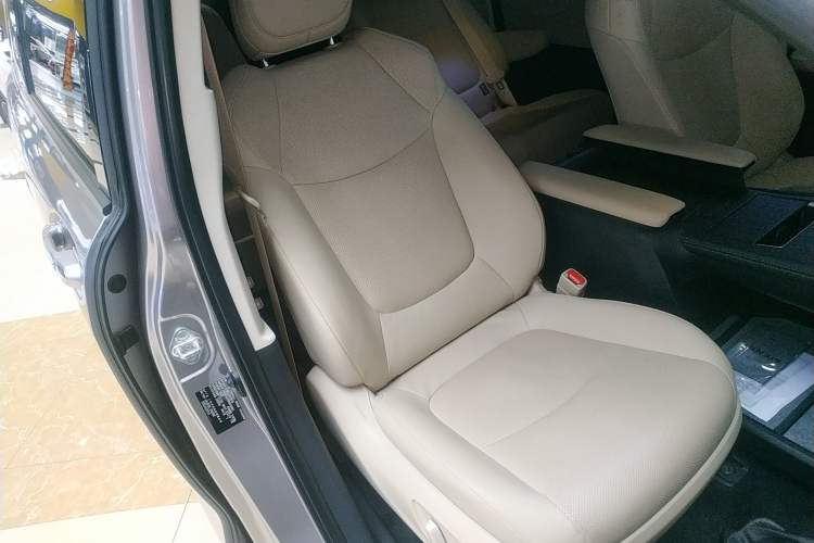 Used Toyota SIENNA 2021 2.5L Hybrid Luxury Edition Right Front Seat