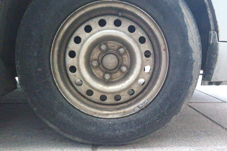 Used Foton Scenic G7 2017 2.0L Long-Wheelbase Commercial Van High Roof 2 Seats 4Q20M Right Front Wheel Hub