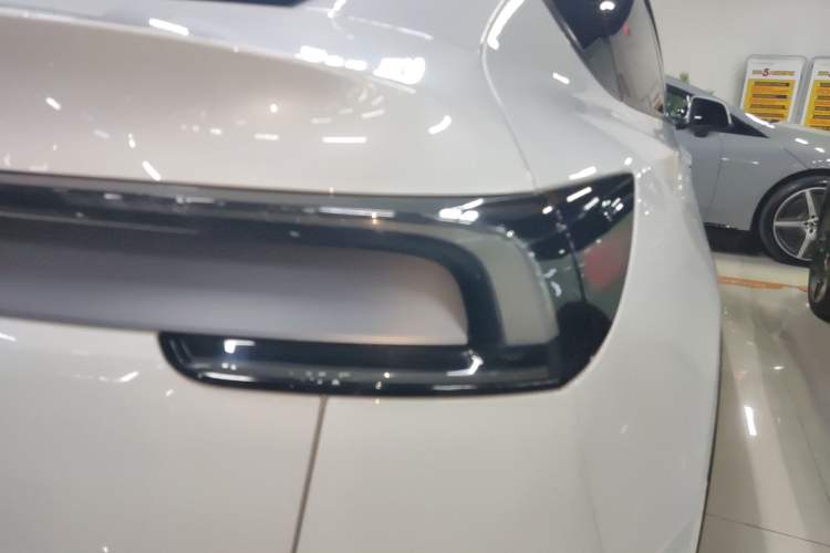 Used Tesla Model Y 2025 Rear-Wheel-Drive Version