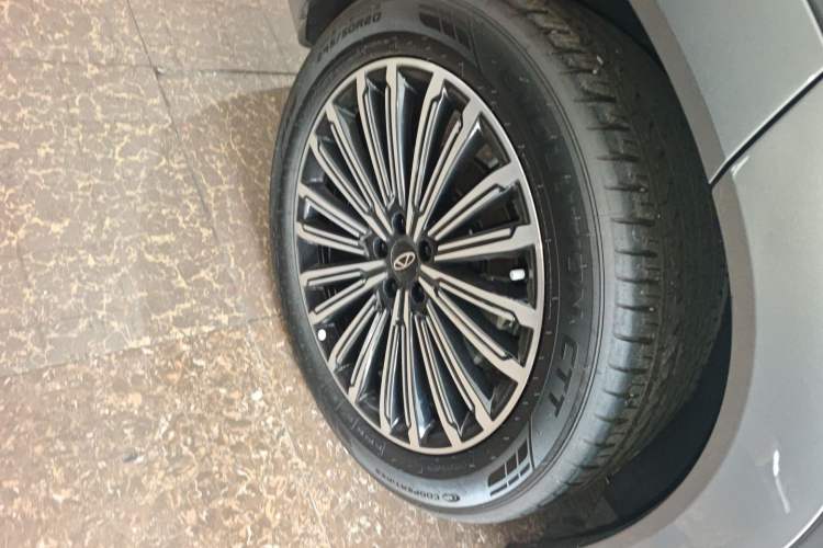 Used Chery Tiggo 9 C-DM 2025 1.5T 106KM Ultra-Comfort Edition 5 Seats Lithium-NMC
