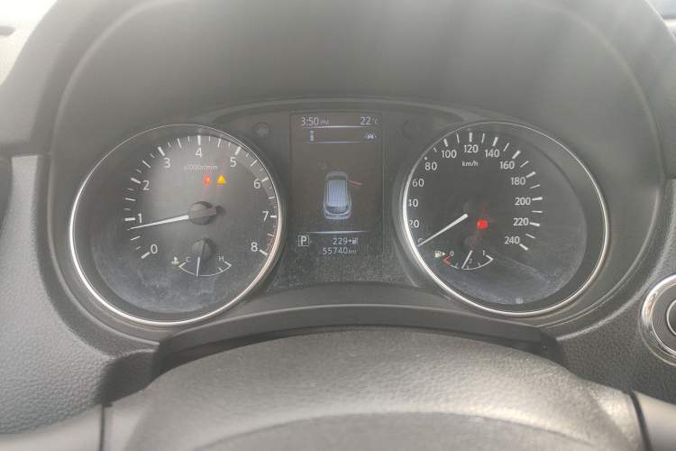 Used Nissan Qashqai 2019 2.0L CVT Luxury Edition Odometer Close Up