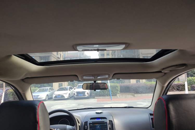 Used Hyundai Celesta 2011 1.6L Manual Luxury Model
