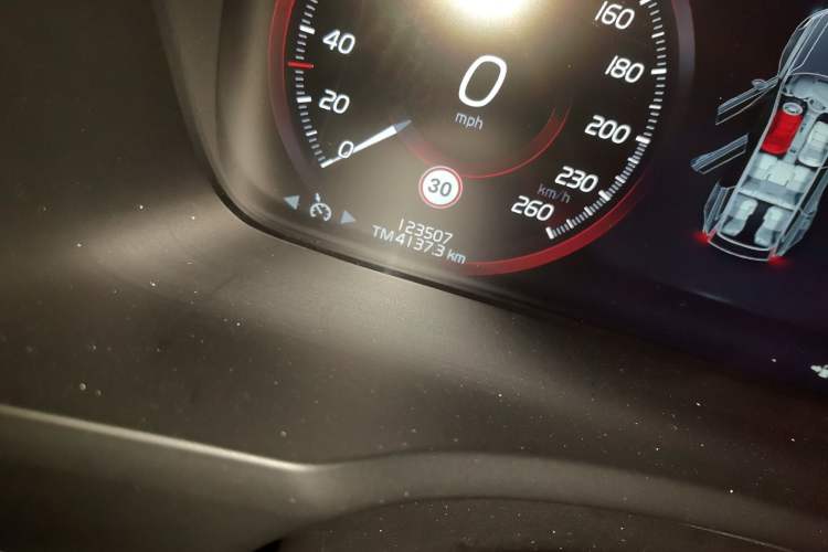 Used Volvo XC90  Odometer Close Up