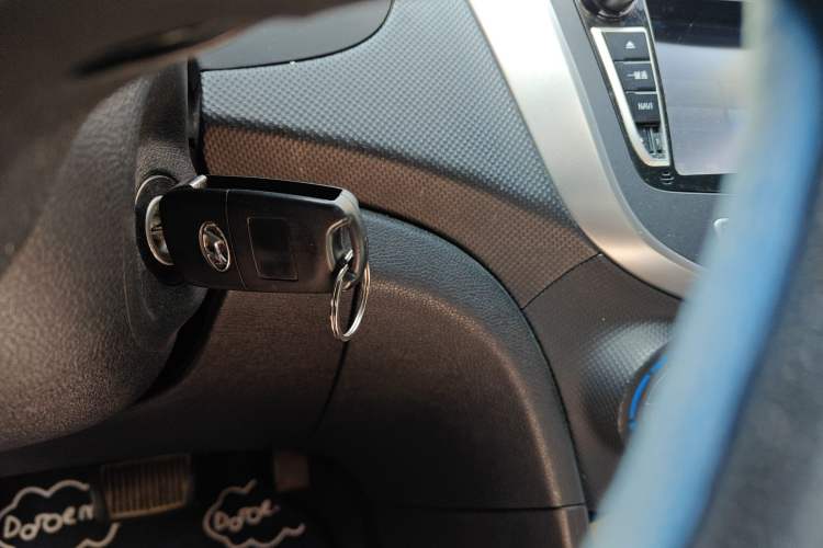 Used Hyundai Verna Ray 2014 1.4L Automatic GLX
