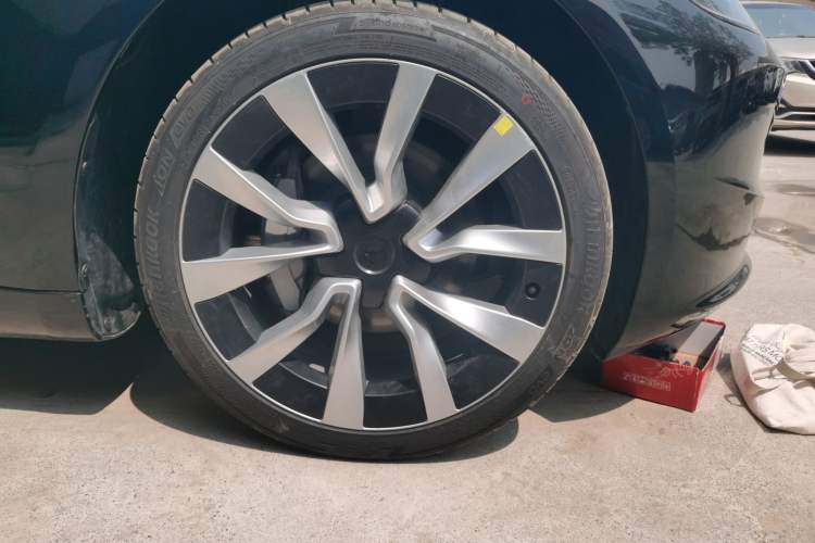 Used Tesla Model 3 2025 Rear-Wheel-Drive Version Right Front Wheel Hub